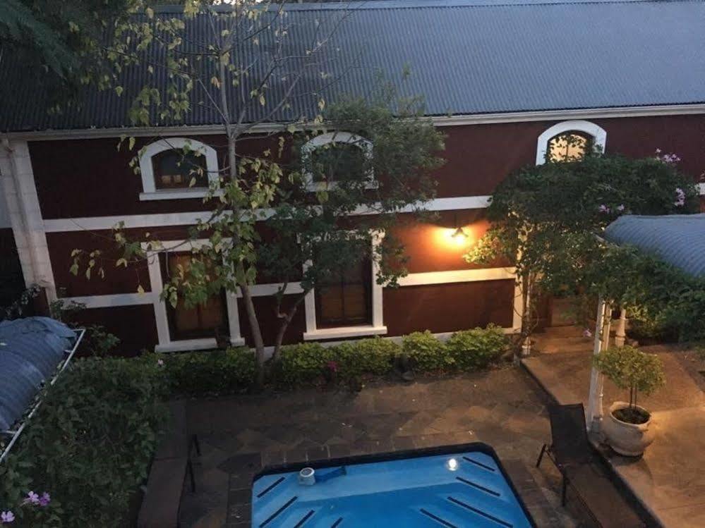 รูเซนวิจน์ เกสท์ เฮ้าส์ Hotel สเตลเลนบอช ภายนอก รูปภาพ